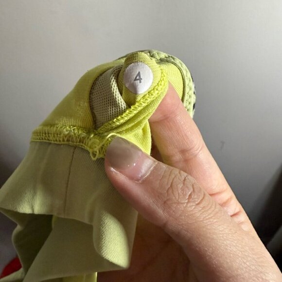 Lululemon Inspiration Tank II Crosscourt Petal Black Clarity Yellow size 4 - Picture 9 of 10